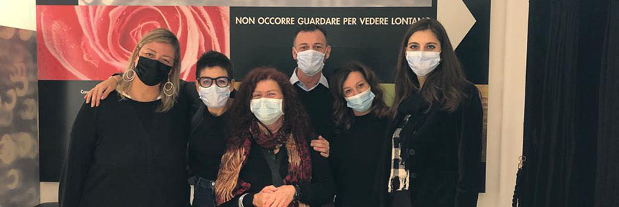 Foto di gruppo nel foyer di Dialogo