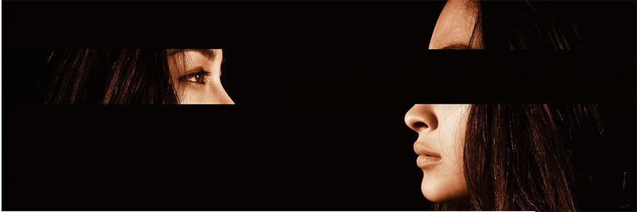 Volto di donna in una composizione grafica su sfondo nero